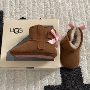 Baby Girl Bow Ugg Size 2/3